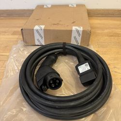New Genuine PORSCHE Cayenne Taycan Charging Cable For Vehicle https://offerup.com/redirect/?o=N1BQLjk3MS42NzYuQkQ=