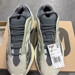 Adidas Yeezy 700 V3 Size 10.5