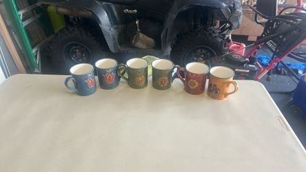6 Decorative mugs