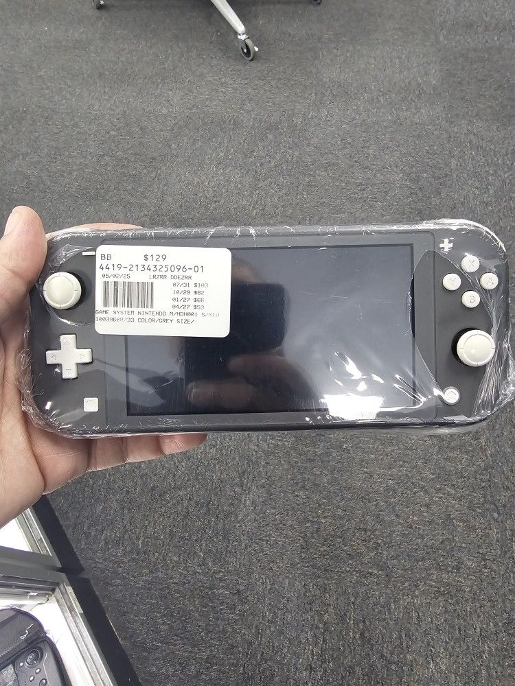 Nintendo Switch Lite. ASK FOR RYAN. #4(contact info removed)096-01