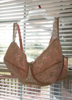  UNDERWIRE BRA - 44D - BREEZIES Peach NEW