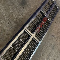 1986-89 GMC Front Center Grill 
