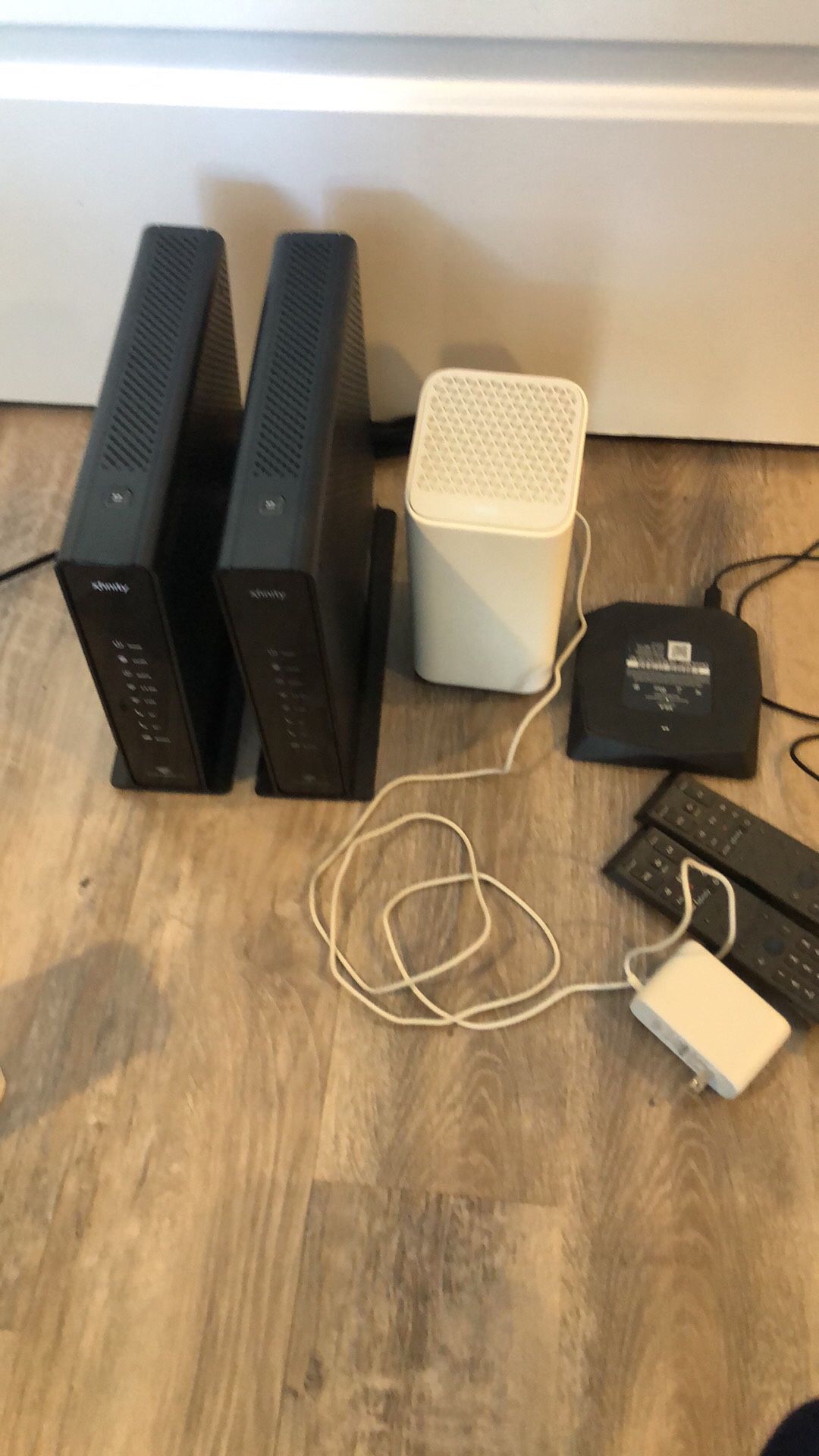 Xfinity comcast wireless modems and 2 remotes