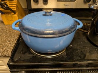 Lodge Dutch oven - cash only local pickup only
