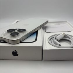 White iPhone 15 pro 256gb unlocked for any carrier battery health 86% iPhone is in like new condition everything works perfectly ++++++spanish+++++ iP