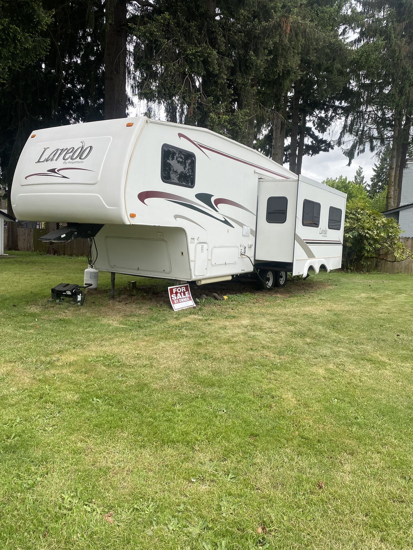 2004 Keystone Laredo 27RL 5th wheel Travel Trailer Super Slide