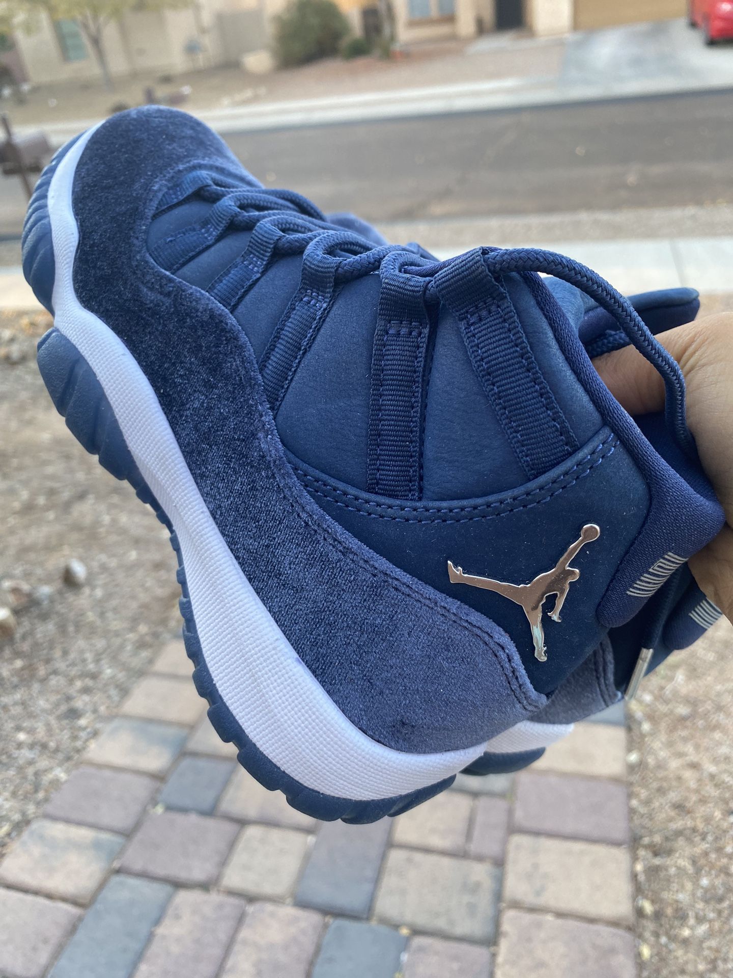 NDS BRAND NEW Jordan 11s Size 5.5 (STEAL - Retro Midnight Navy Velvet)