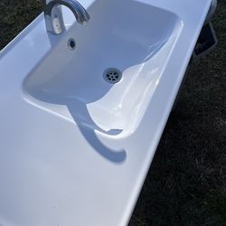 Bathroom vanity top/sink 40”