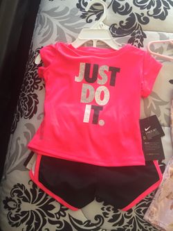 BRAND NEW GIRLS NIKE OUTFIT