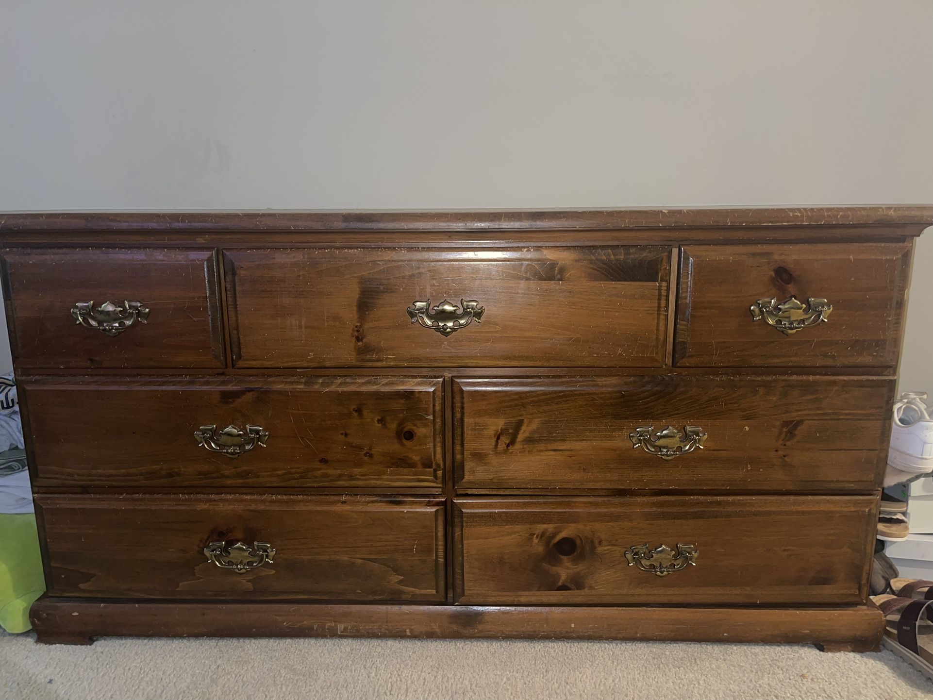 Solid Wood 7-Drawer Dresser – Classic & Spacious Storage