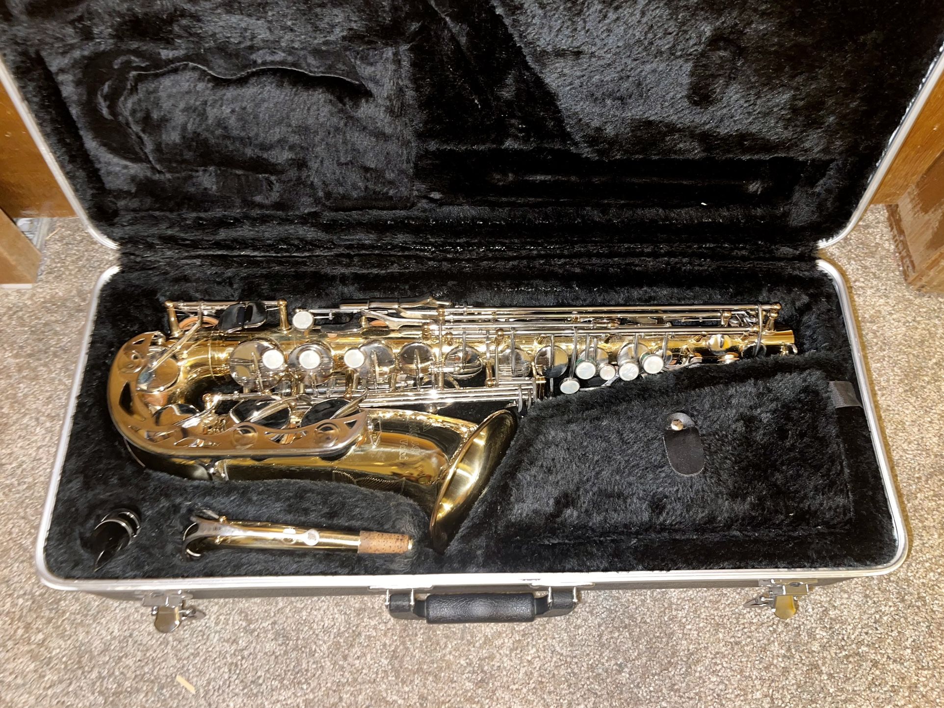 Antigua Winds Vosi AS2150 Student Alto Saxophone