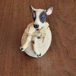 Vintage 1996 Corlett Collectables calf Hatching From Egg Figurine.  
Pre-owned, very good shape, no chips or cracks. Display item. Please see 
photos 