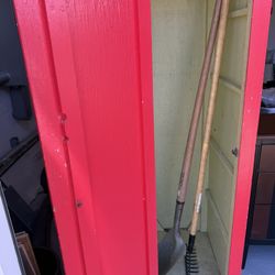 The red tool cabinet