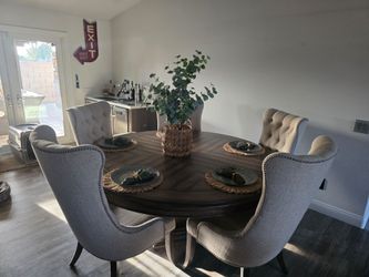 Dining room table and 5 chairs