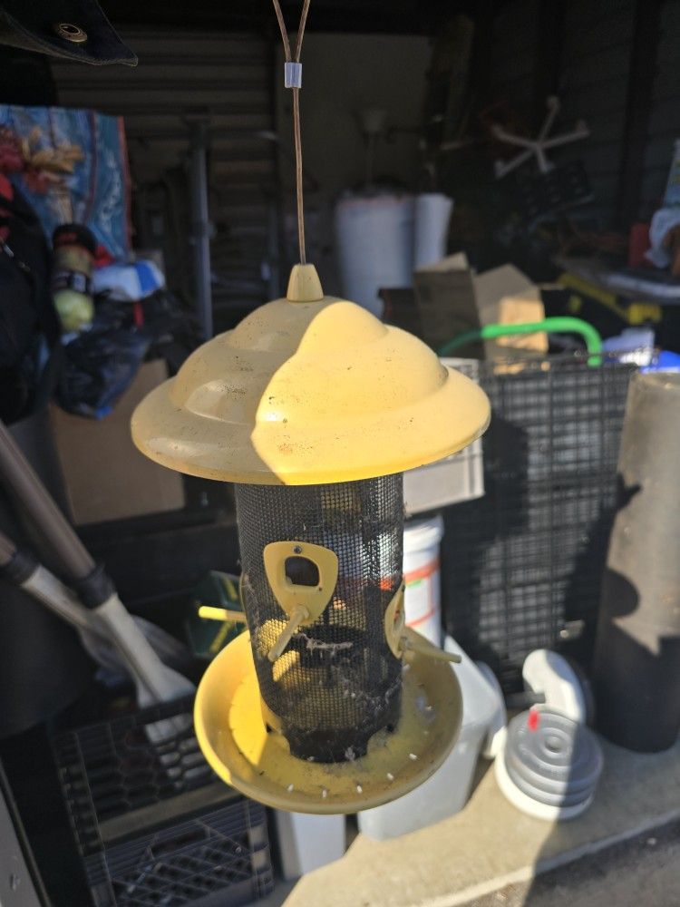 Stokes Select Sedona Screen Bird Feeder, 12-1/2 Inches, 4 Ports, Yellow