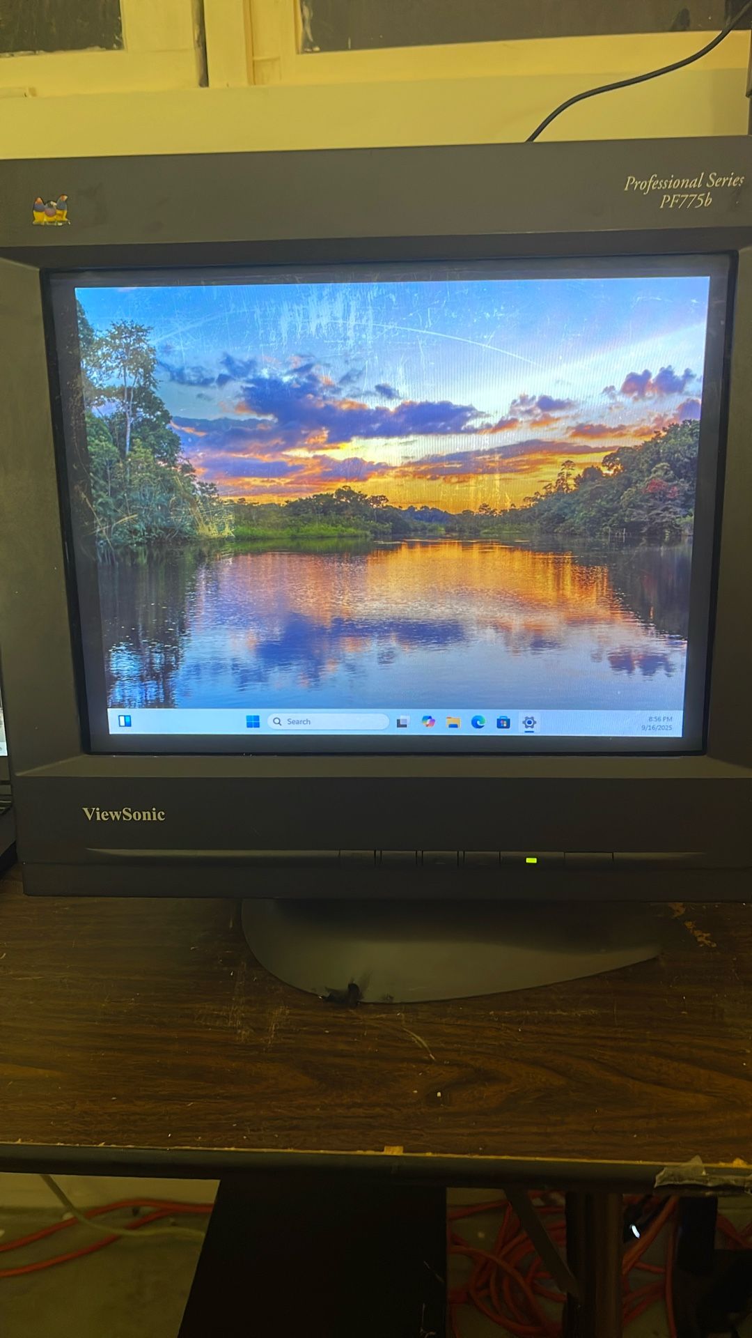 Viewsonic Professional Series PF775b 19” CRT Monitor