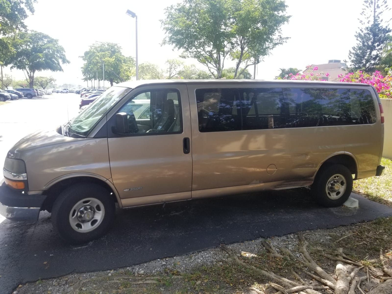 2004 Chevy 15 passengers van run good