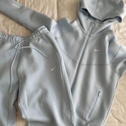 Nike tech