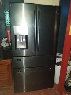 Samsung Deluxe Stainless Steel Refrigerator