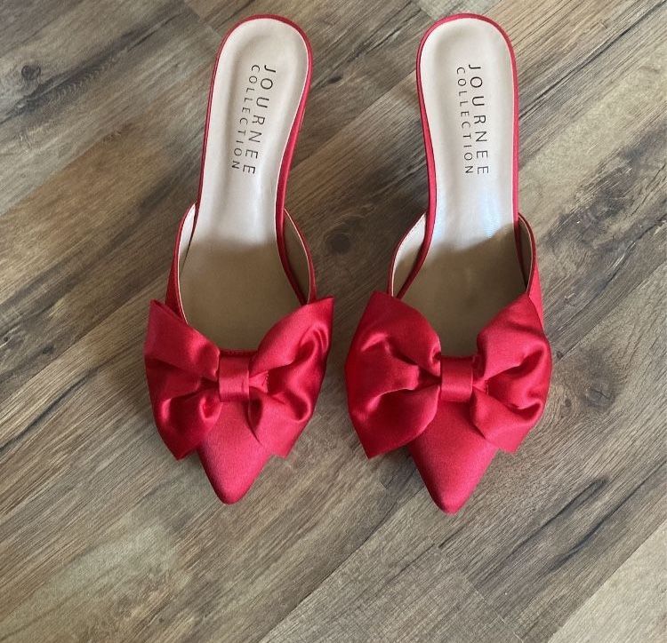 New! Beautiful Journee Collection Tiarra Bow, Mule Heels. Red, Size 8