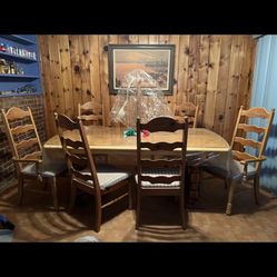 Dinning Table  Set  6 Chairs , Glass Cover $500.- Dlls 