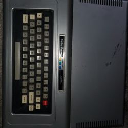 VINTAGE RADIO SHACK COMPUTER
