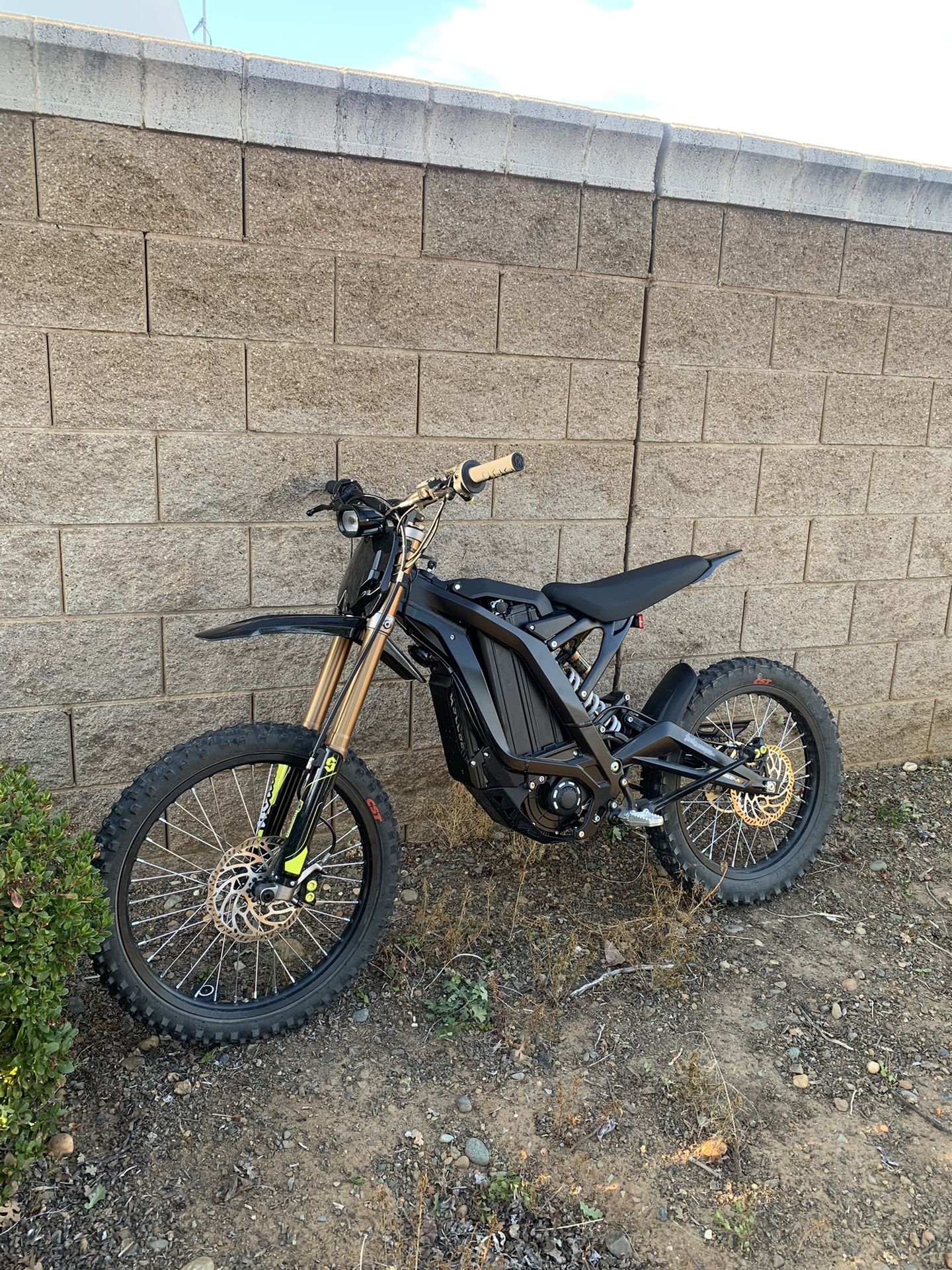 2025 Surron Lbx (no Trades)