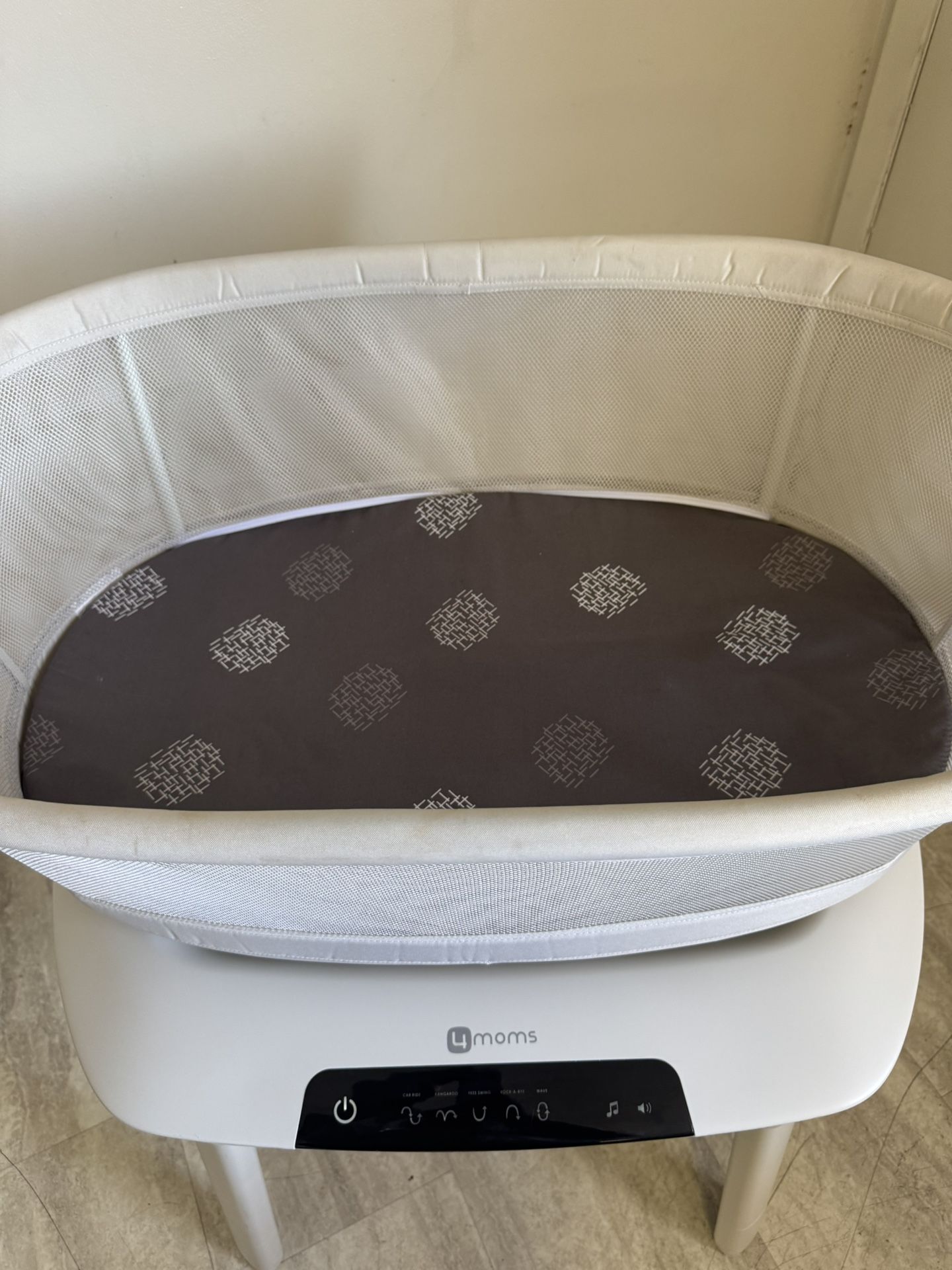 4 Moms Bassinet