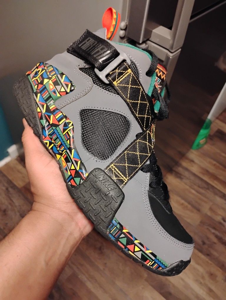 AIRAIDS SIZE 9.5