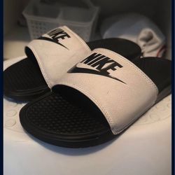 Size 9 Nike Slides