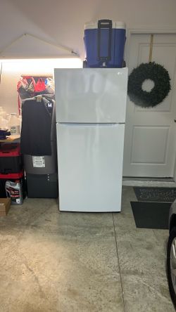 LG Refrigerator Like New!
