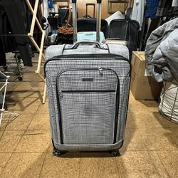 London Fog 27” Expandable Suitcase