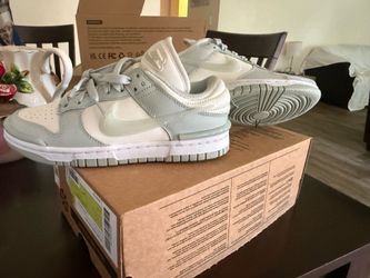 Nike shoes for sale size 5.5 brand new