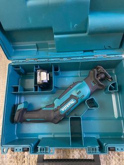 Makita Rj03 Cordless Saw With Battery