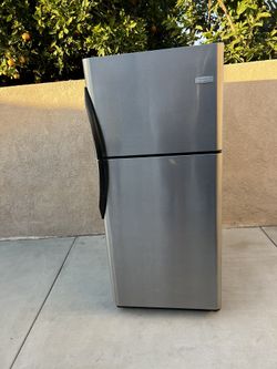 Frigidaire Refrigerator Stainless Steel 18cu Ft 30x30x66🚨👍2 MONTHS WARRANTY 