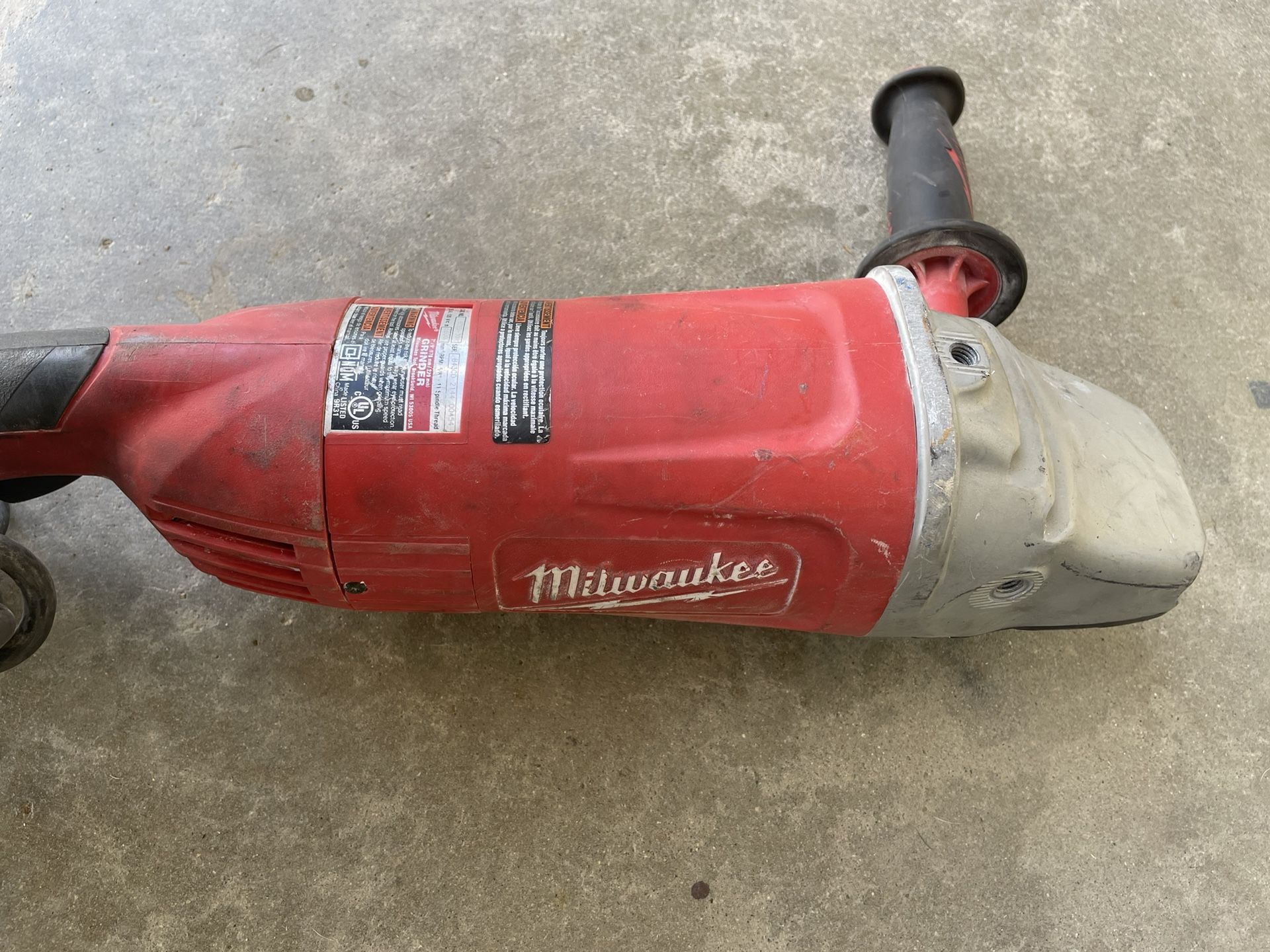 Milwaukee Large 7/9 Inch Grinder