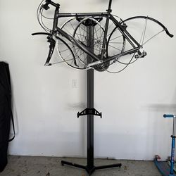 Feedback Sports Velo Cache 2-bike freestanding storage rack
