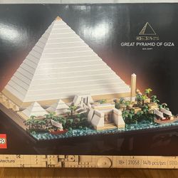 Brand new Lego architecture pyramid of Giza 21058 (damaged box) 