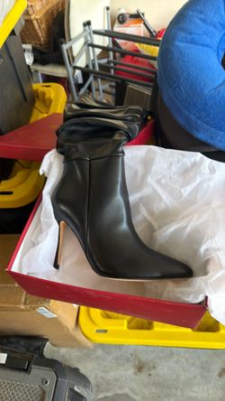 Woman’s Size 9 Brand New Black Boots