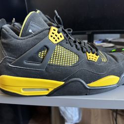 Jordan 4 Thunder