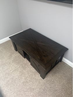 Farmhouse Lift-Top Coffee Table