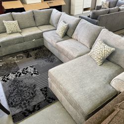 U SHAPED SECTIONAL IN GRAY 