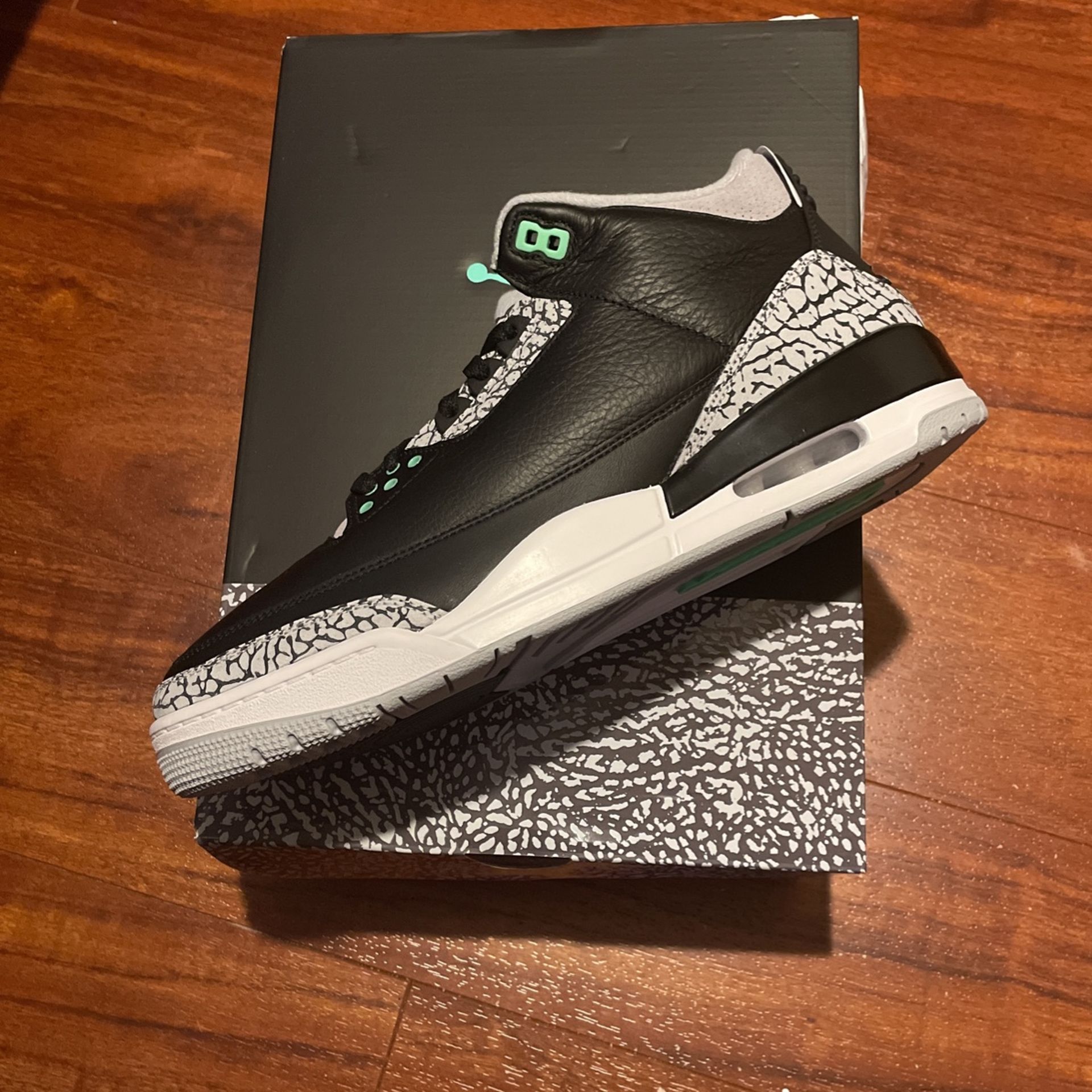 Jordan Retro 3 Green Glow Size 12