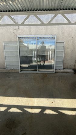 Double pain window 48X 48 with good screen
