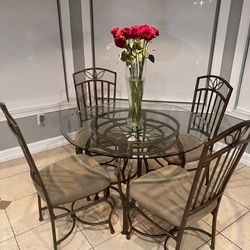 Kitchen Table , 4 Chairs & 2 Bar stools 