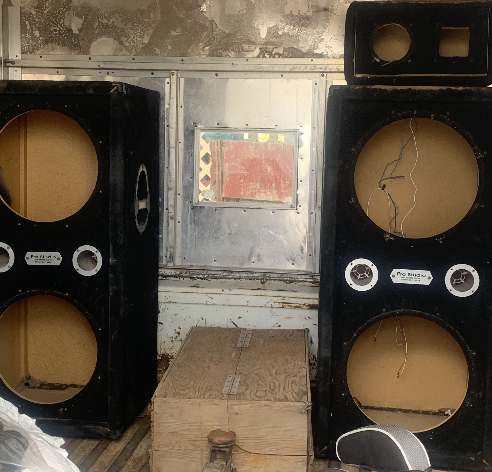 Pro Studio Large Speaker Box Set