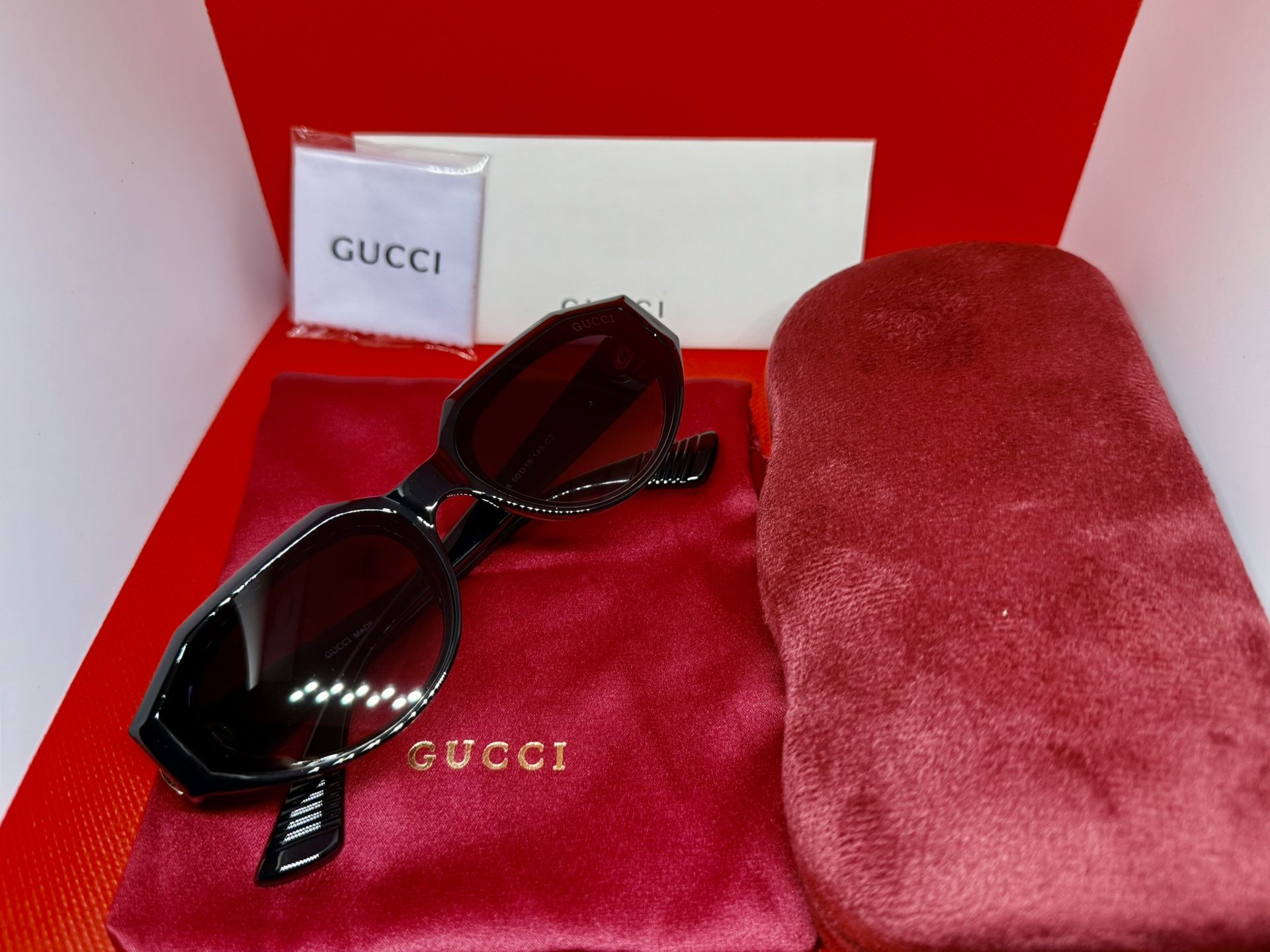 Gucci Glasses With case