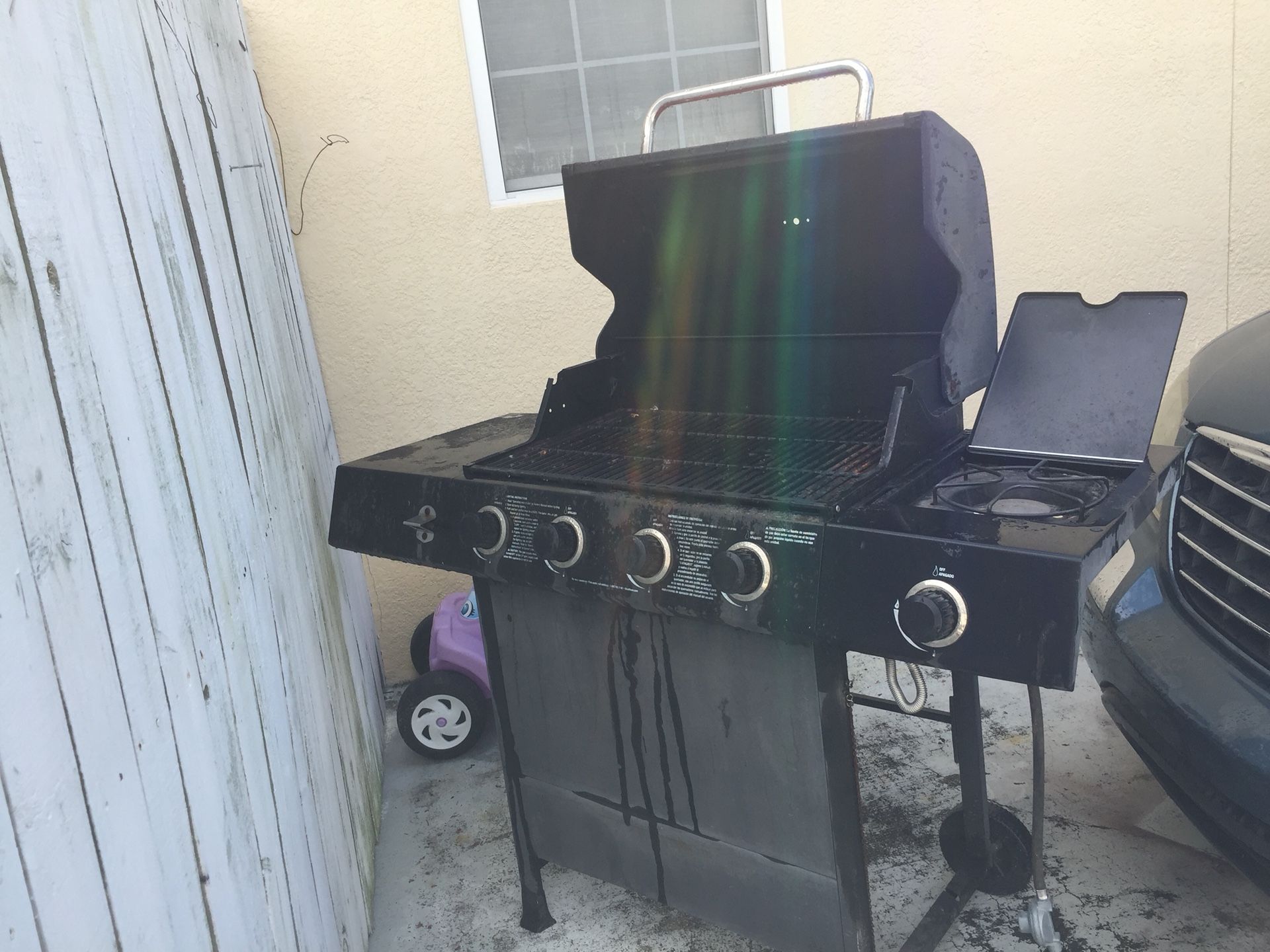 I’m selling this grill is a real good condition for $75 gas grill