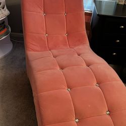Pink Tuffed Laying Chair