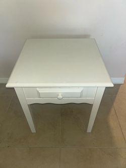 Quality white nightstand with drawer 21.5 x 19 x 18"